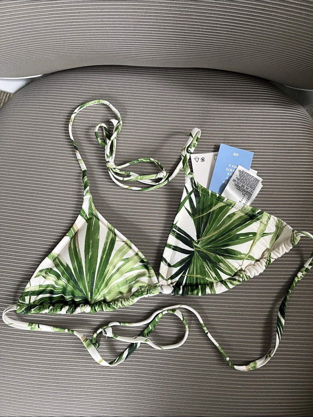 New H&M Green Palm Print Triangle Bikini Top - size small